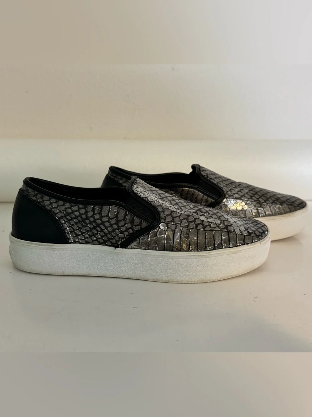Rebecca Minkoff Eliza Metallic Snakeskin Slip On Sneakers Women’s Size 9